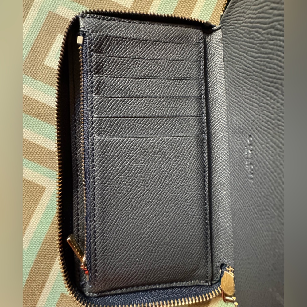 Coach Navy Pebbled Leather Zip Wallet Gold Finishes Card Pocket Card clutch bag - Picture 8 of 12